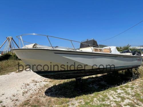 Boston Whaler Outrage 25 ficha tecnica 